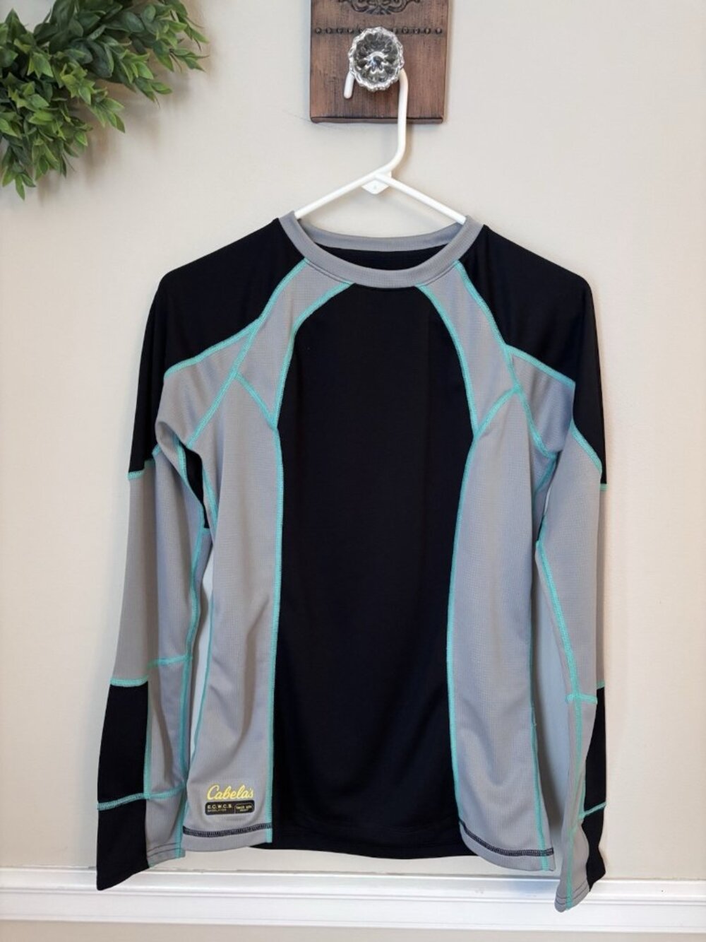 Cabelas Womens Size S ECWCS Long Sleeve Base Layer Top Black Gray ECWCS